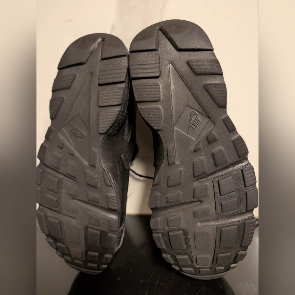 Nike Big Kids' Huarache Run Triple Black Sneakers Size 7Y MSRP $110 - Picture 7 of 12